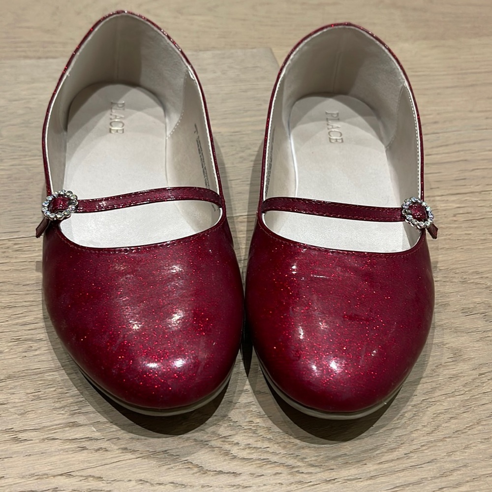 Childrens place girls red dress shoes! Size 6